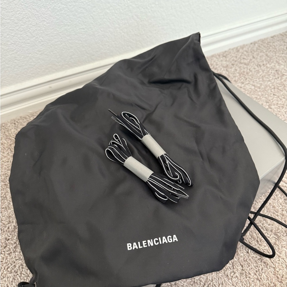 Balenciaga Unisex Track Sneakers - Picture 7 of 7
